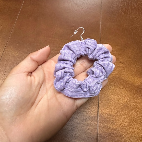 Scrunchie Earrings 🩷 - Picture 3 of 4